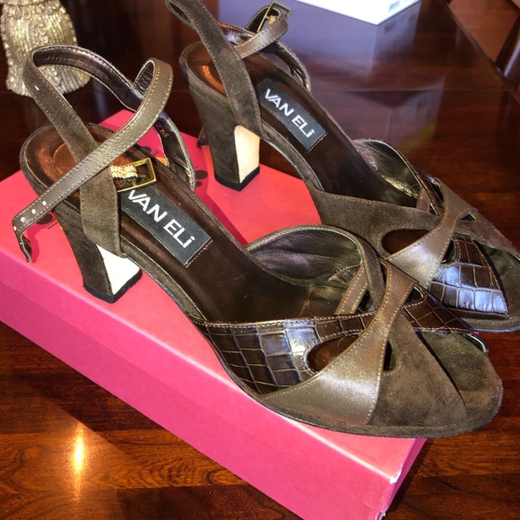 VanEli Brown/Bronze Suede Platform Heels, Size 7M. - Picture 2 of 4